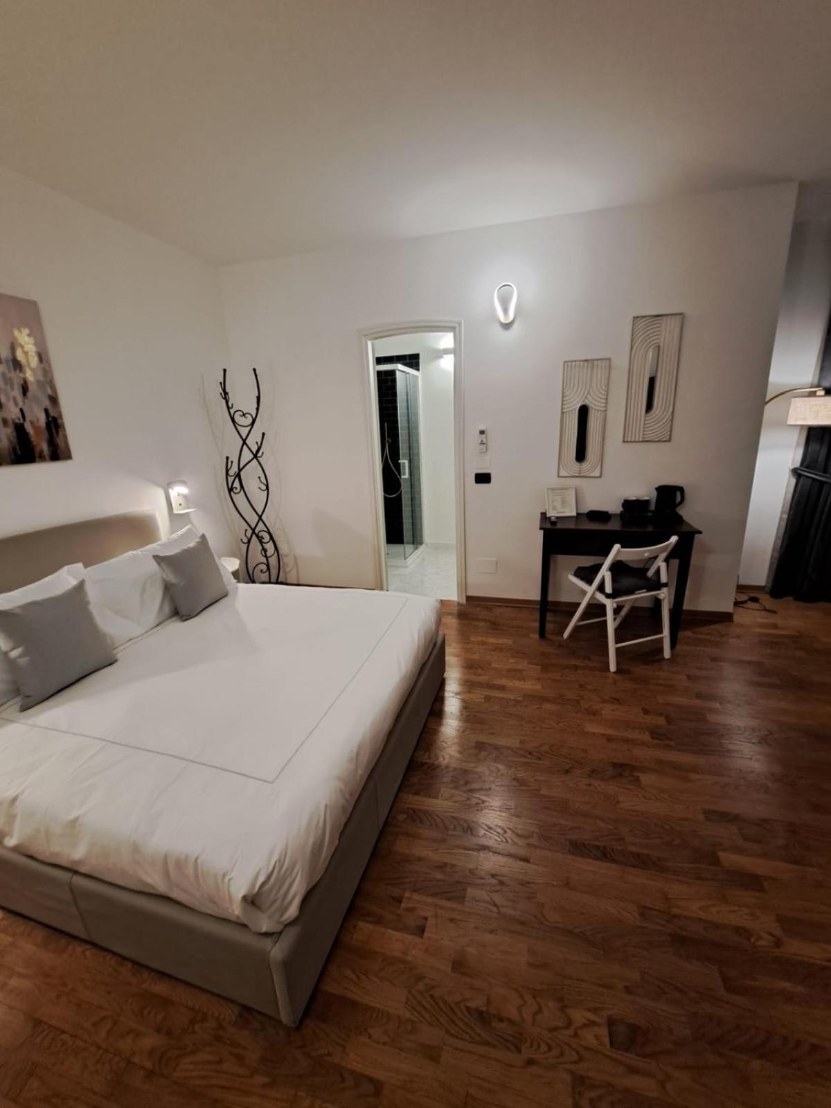 Palazzo Cusani Charming Rooms Vercelli Luaran gambar