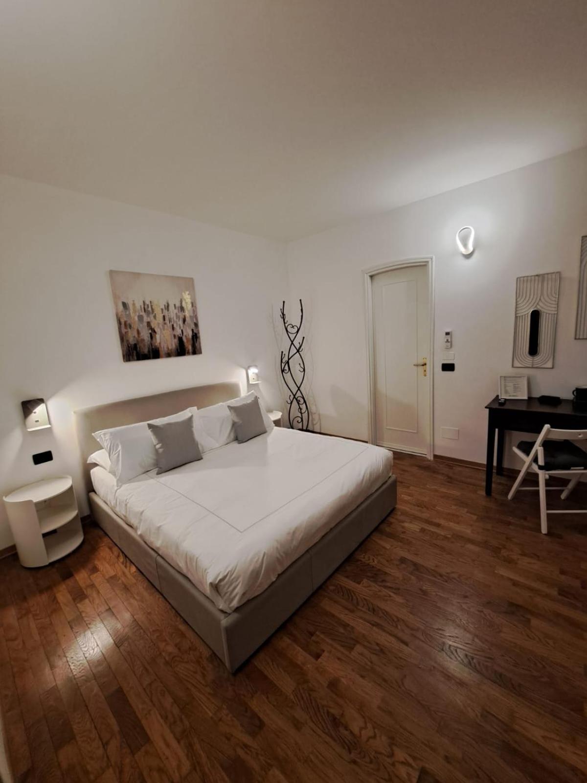 Palazzo Cusani Charming Rooms Vercelli Luaran gambar